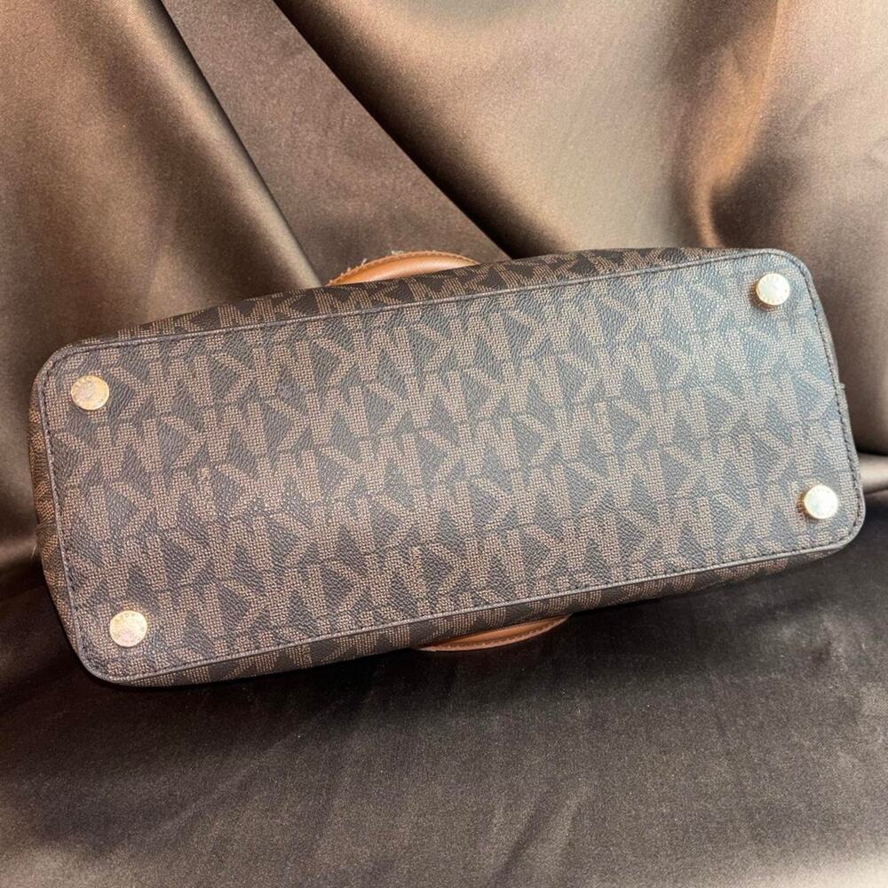 Michael Kors Large Dome Satchel *handle wear / otherwise excellent condition* - Picture 6 of 8
